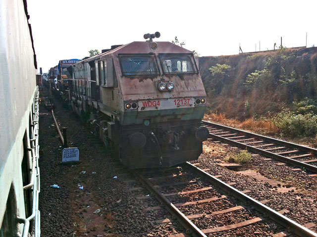 12137 im Bhf Ratnagiri
