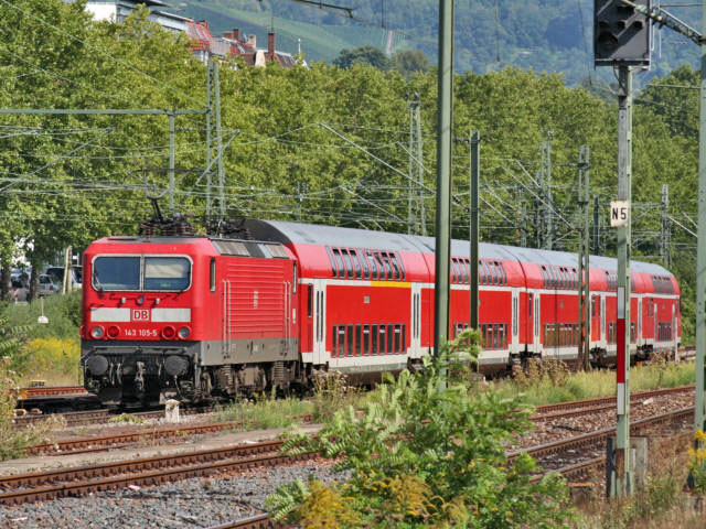 143 im Bhf Stuttgart-Bad Cannstatt