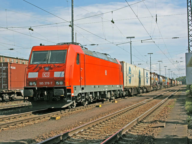 185 �im Güterbahnhof Kornwestheim