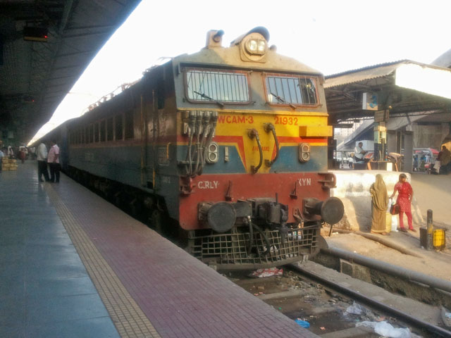 21932 im Bhf Mumbai Lokmanya