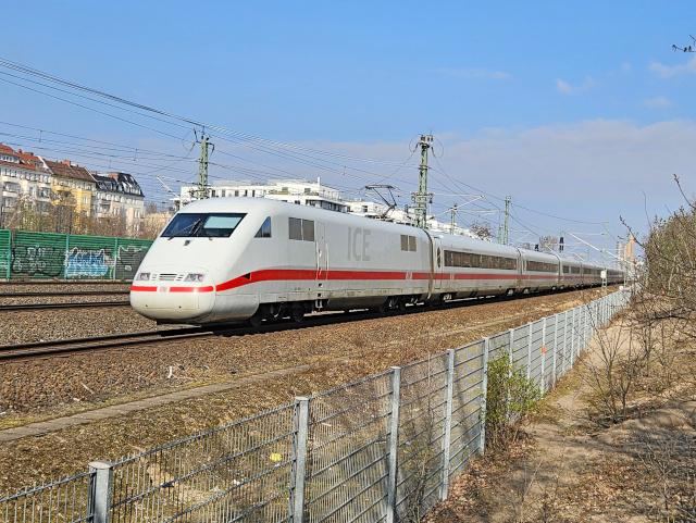401 Berlin, Monumentenbrücke
