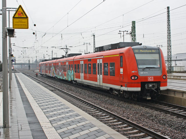 425 �im Bhf Graben-Neudorf