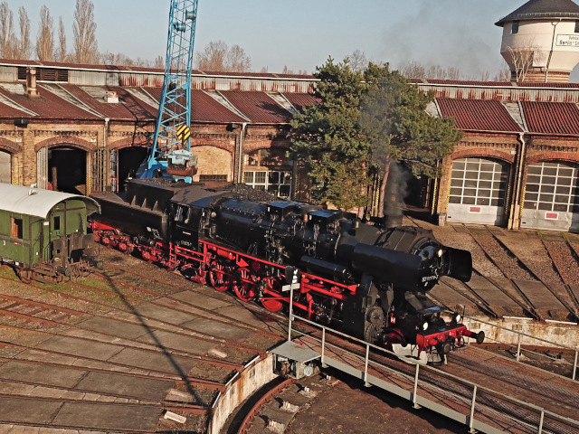 52 im Bahnbetriebswerk Schöneweide