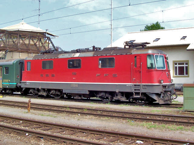 Re 4/4 im Bhf. Konstanz
